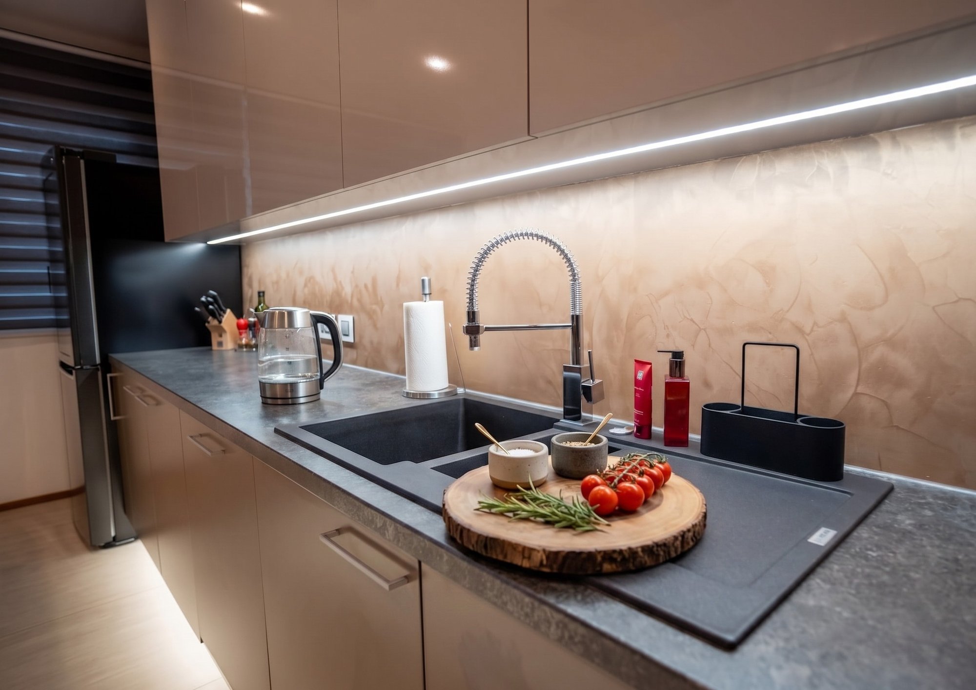 Kitchen counter with sink and professional faucet — K2_1