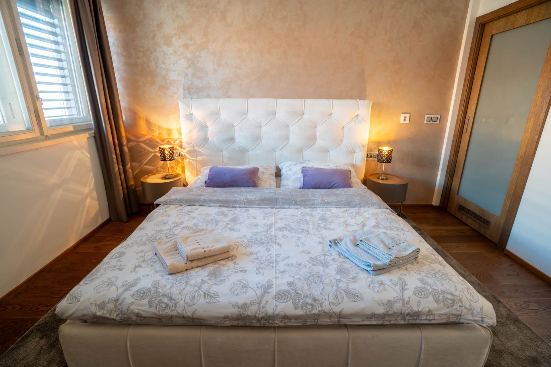 Master suite king bed