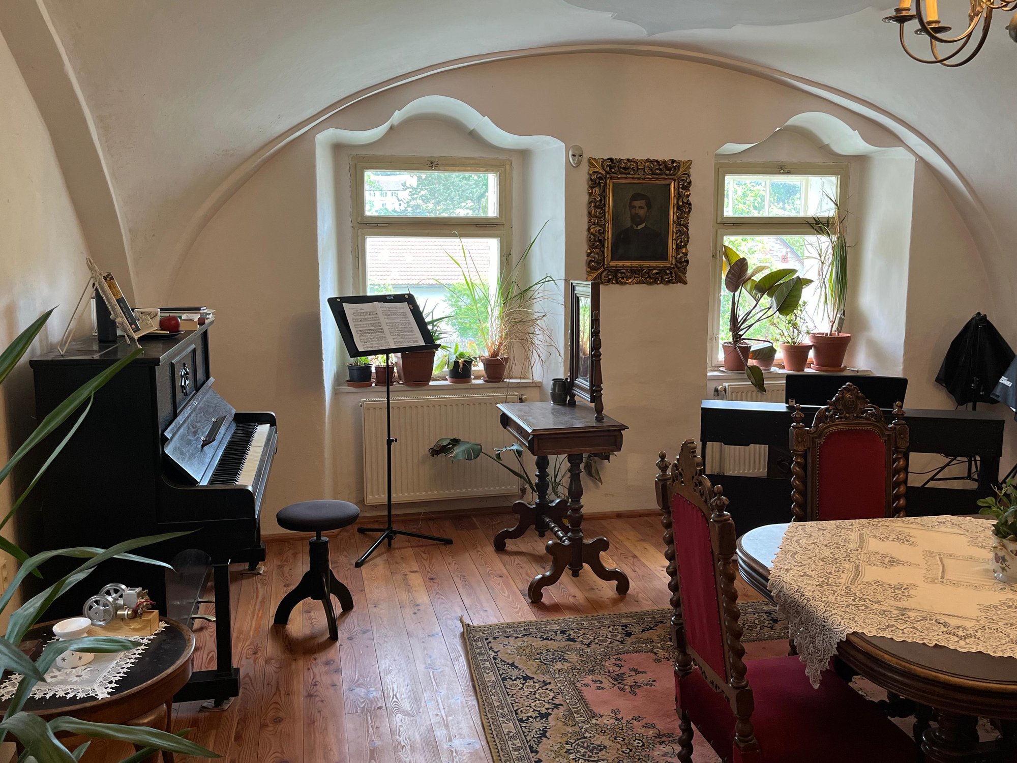 Piano a výukový salon