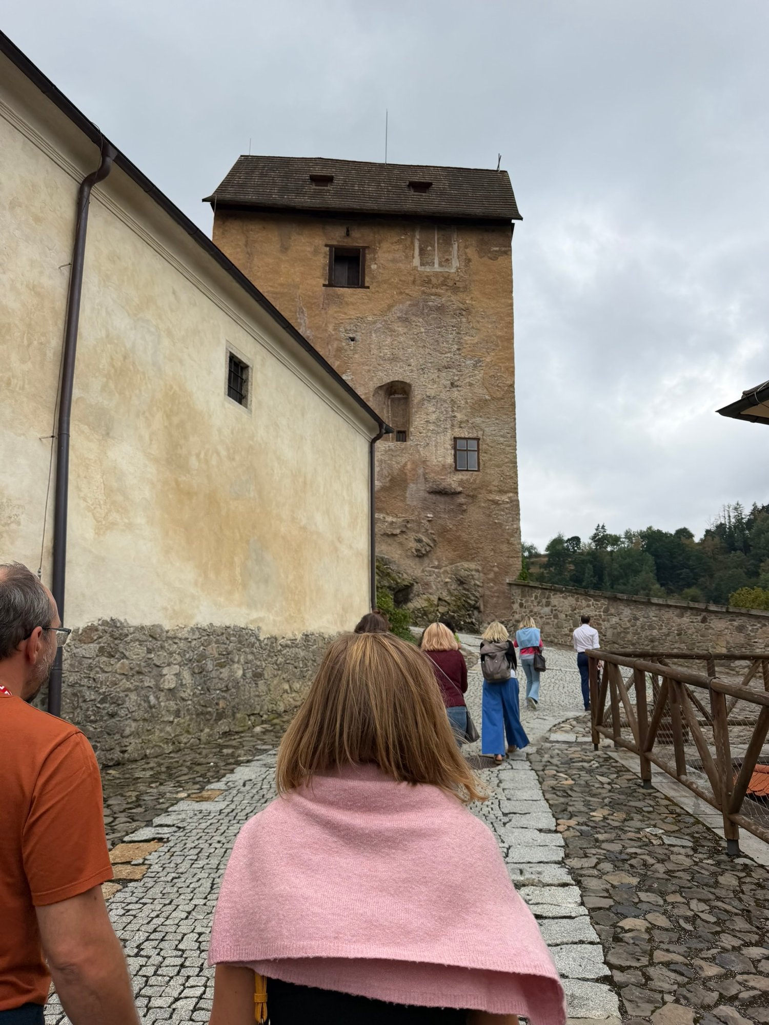 Pohled na barokní fasádu zámku v Jaroměřicích nad Rokytnou.