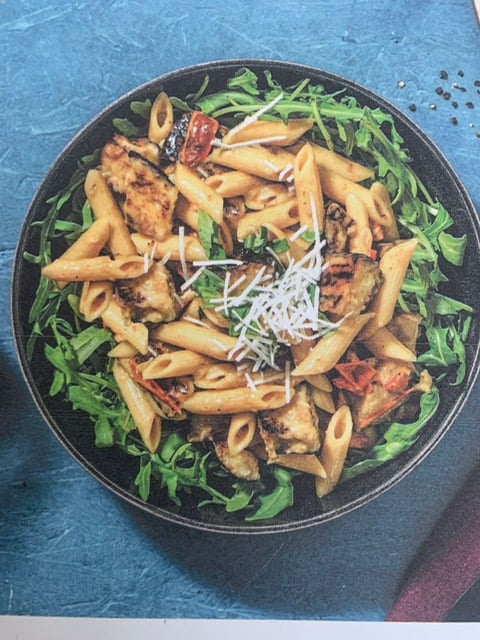 Penne pasta met rucola en Parmezaan