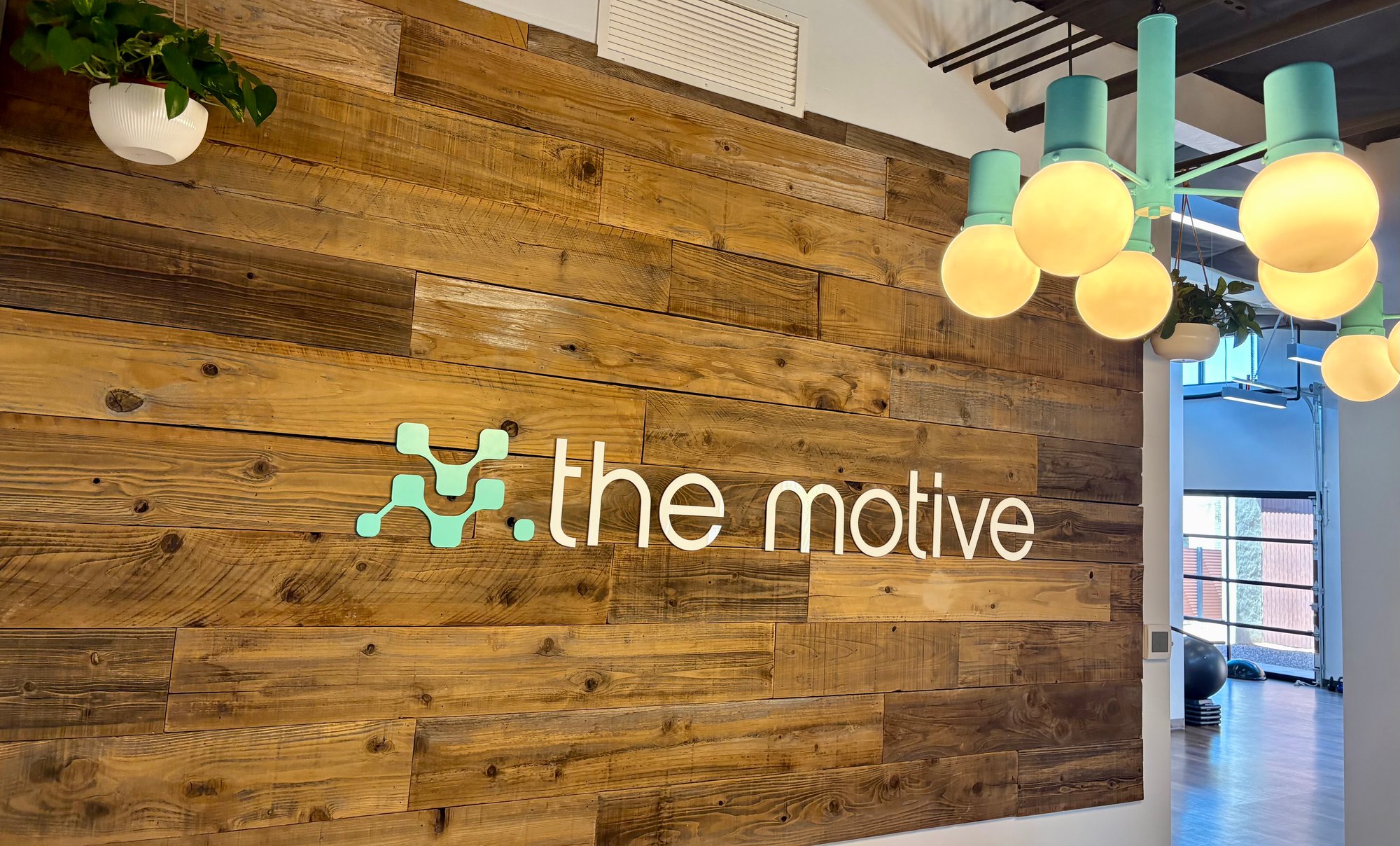 One-on-one physical therapy session at The Motive