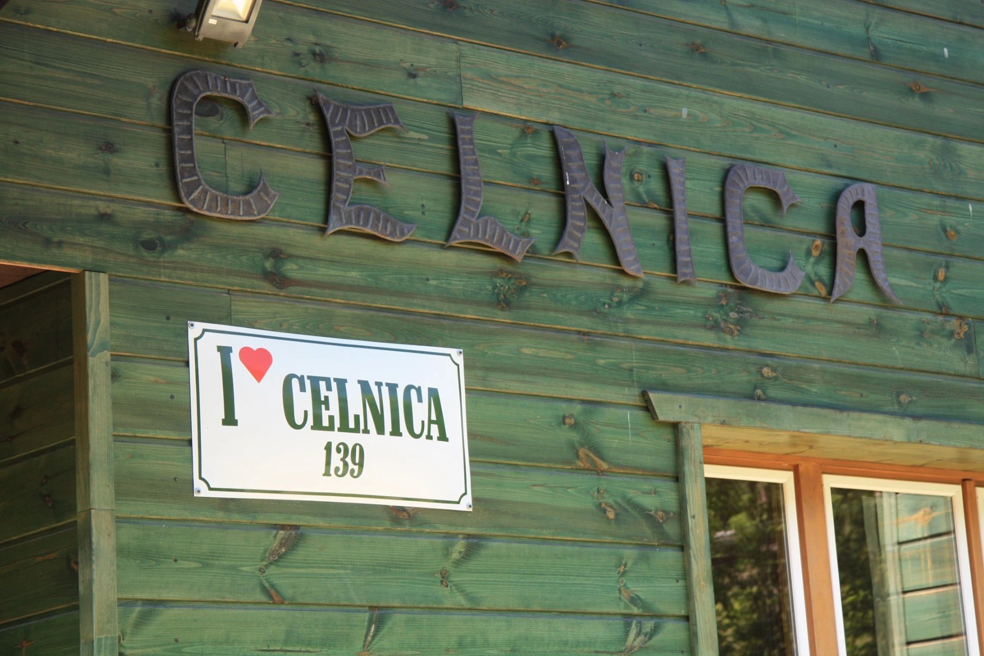 Celkový pohled na areál chalupy