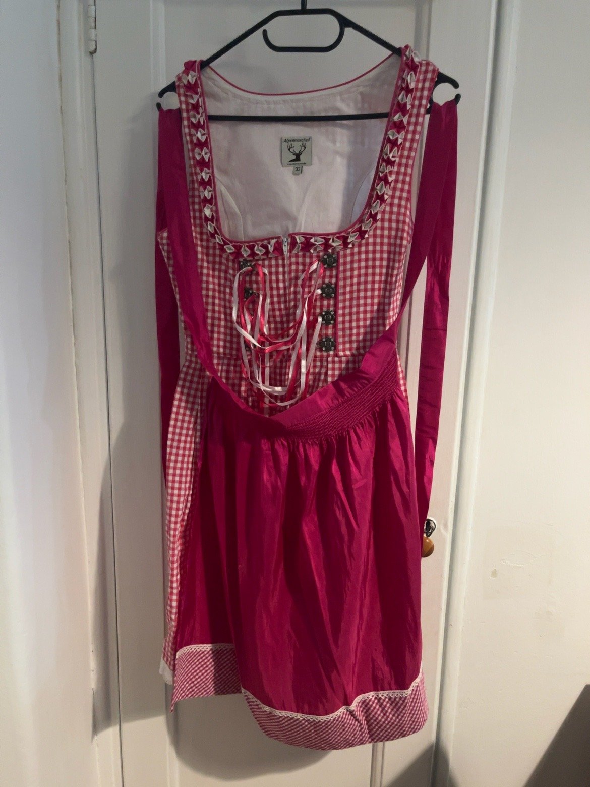 Doplňková fotografie k zapůjčeným outfitům – detail 2