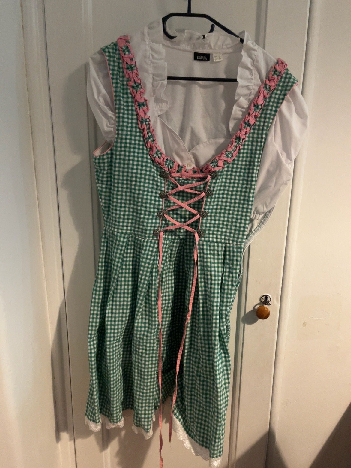 Doplňková fotografie k zapůjčeným outfitům – detail 12