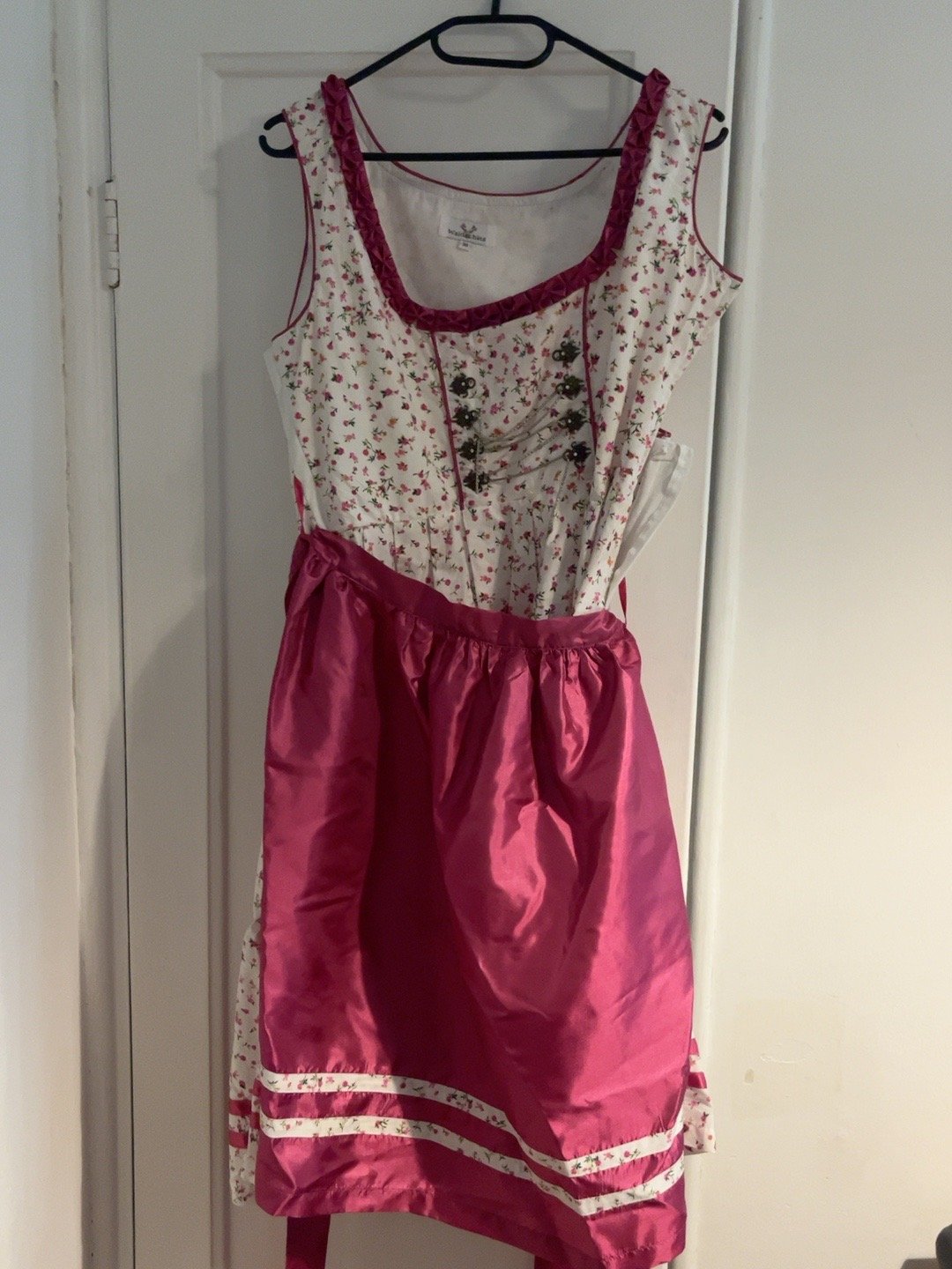 Doplňková fotografie k zapůjčeným outfitům – detail 3
