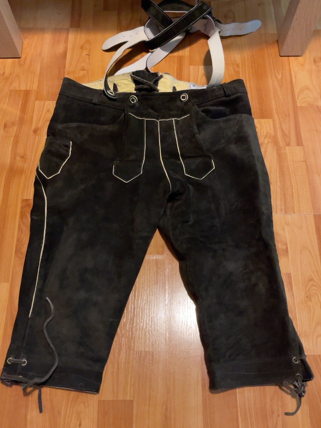 Černé Lederhosen pod kolena s kšandy, pánská položka č. 1