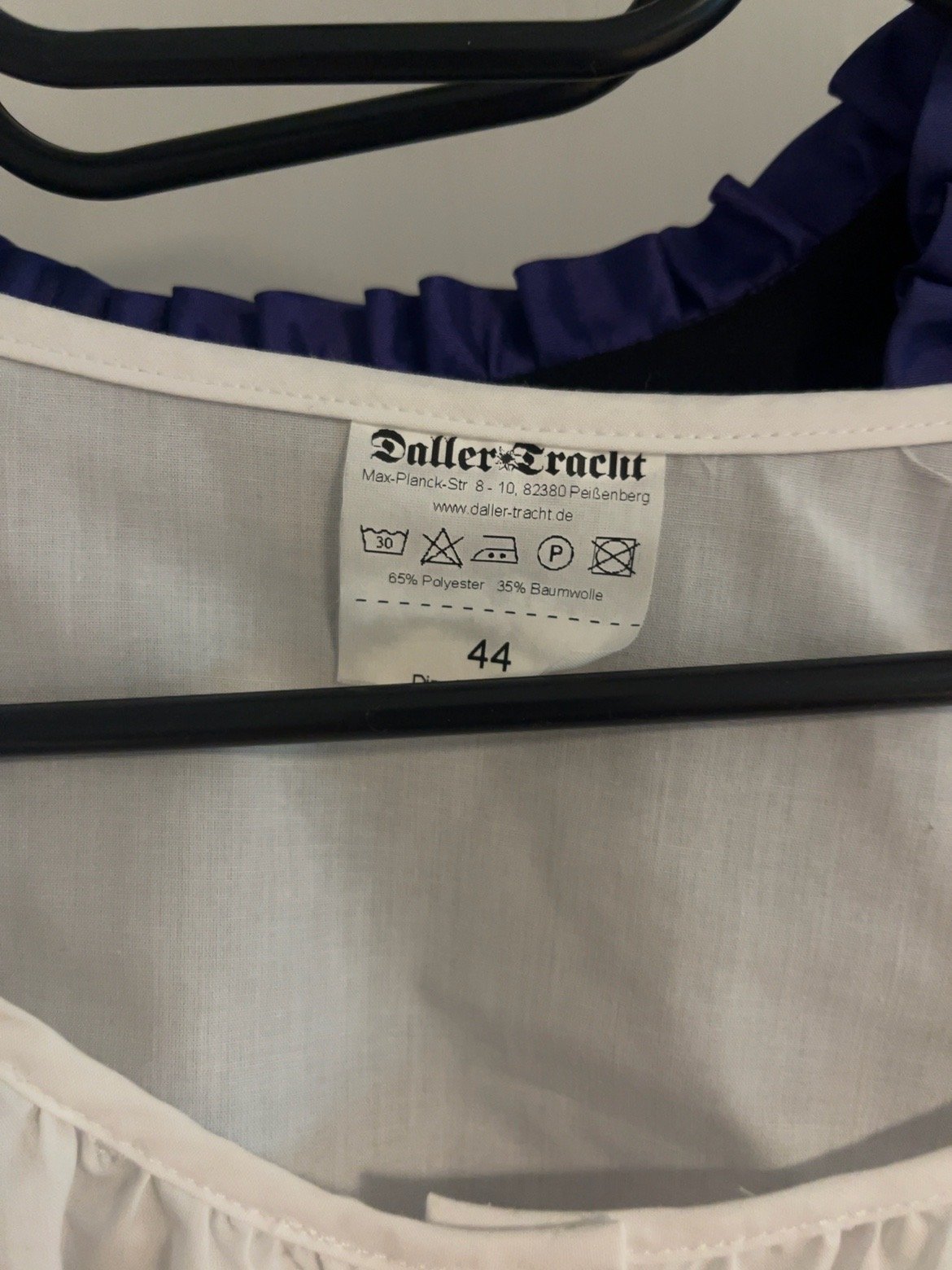 Doplňková fotografie k zapůjčeným outfitům – detail 6