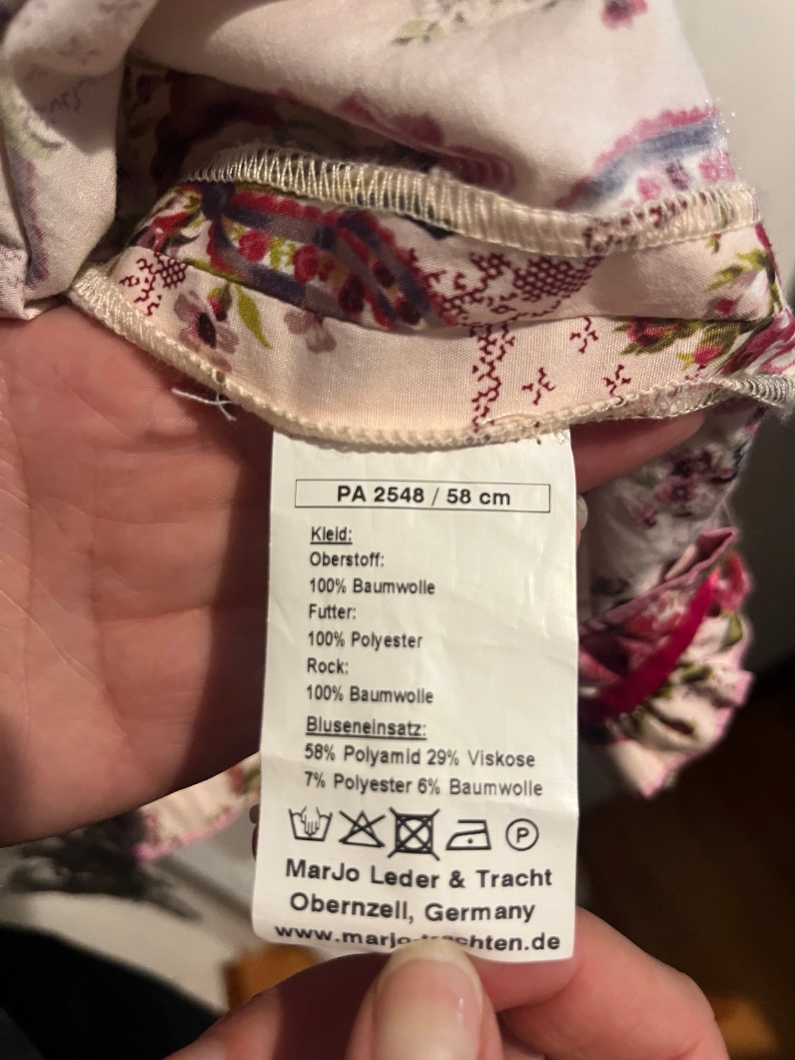 Doplňková fotografie k zapůjčeným outfitům – detail 9
