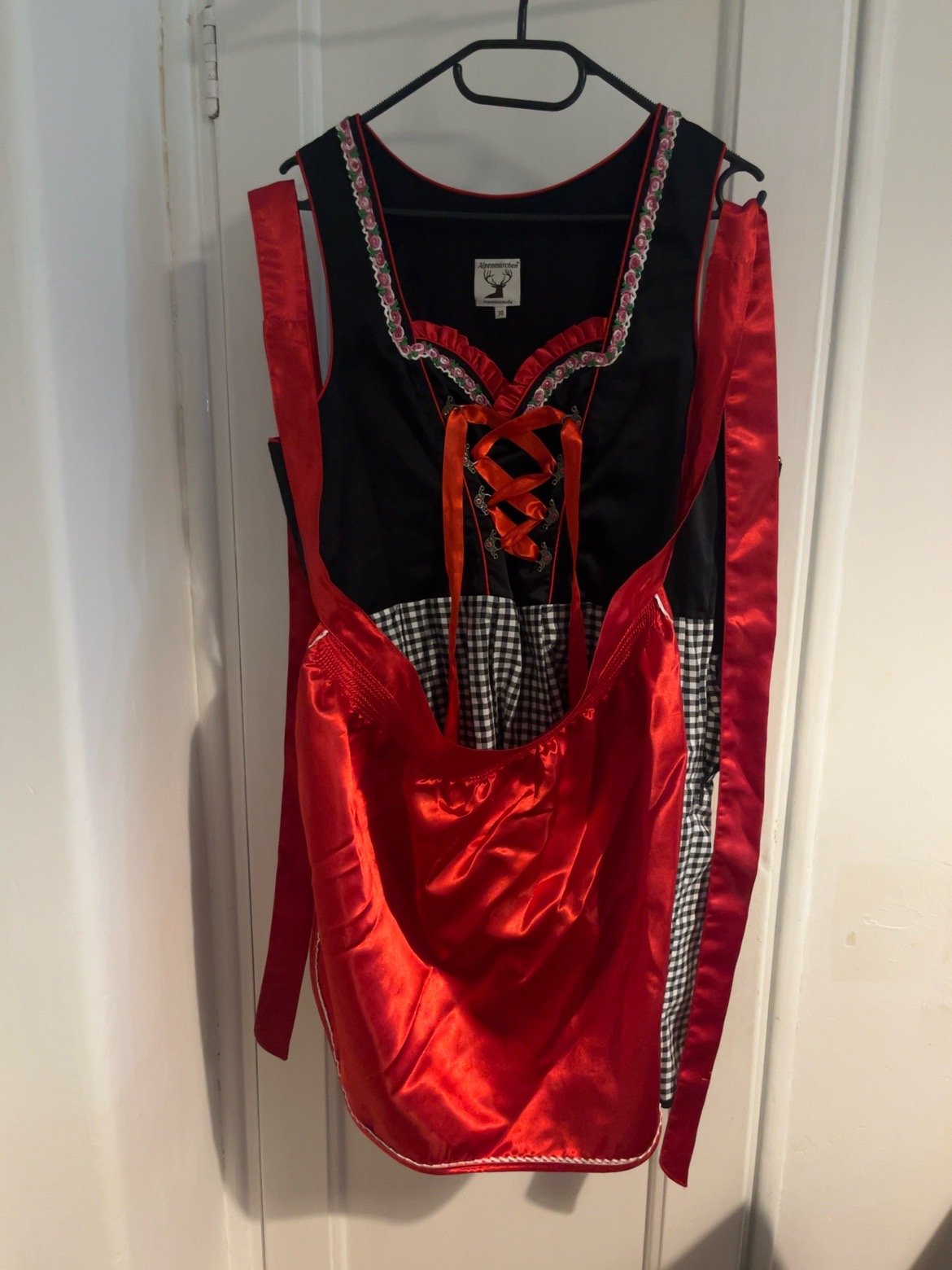 Doplňková fotografie k zapůjčeným outfitům – detail 1
