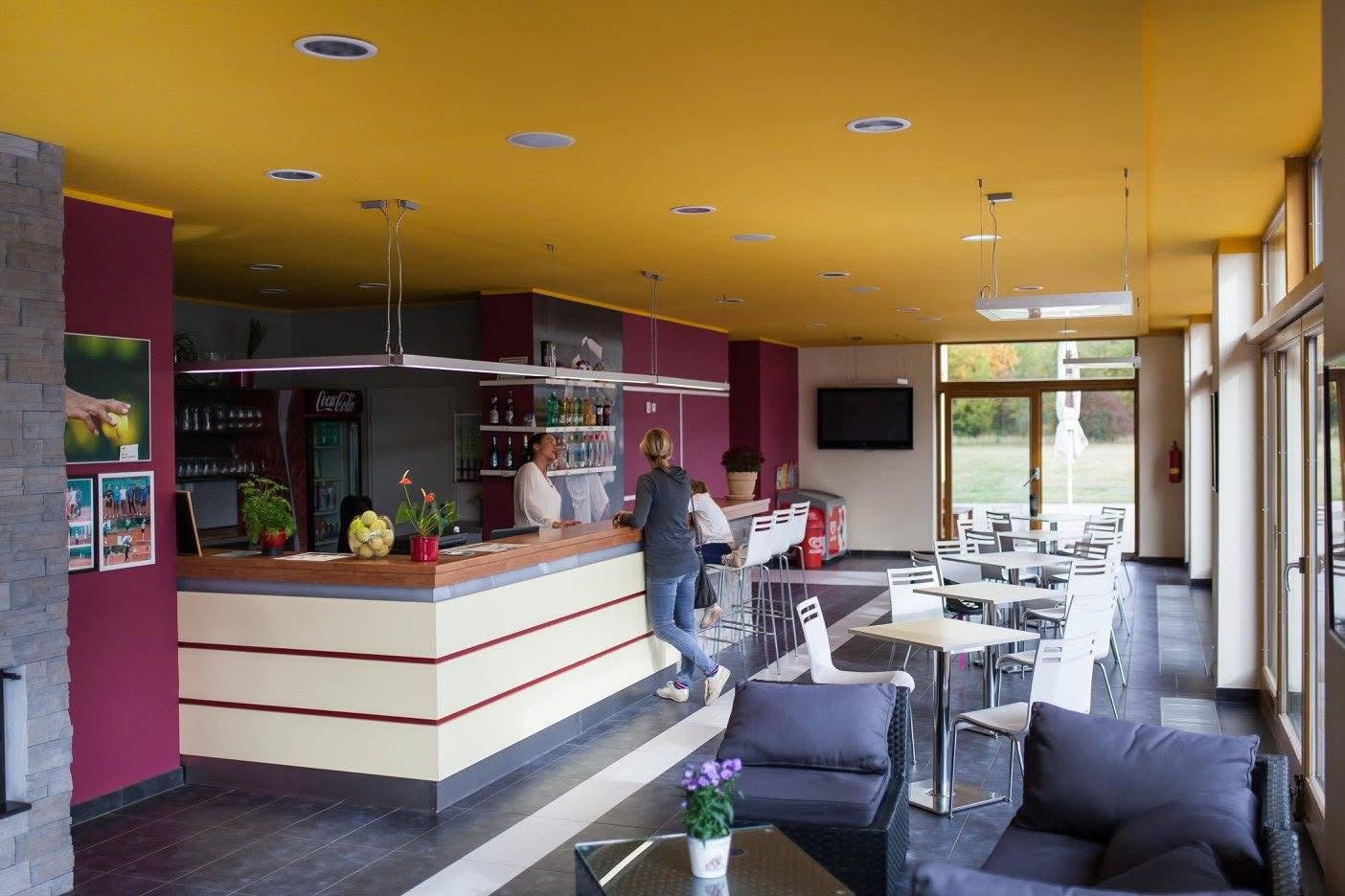 Recepce a bar klubu Mokropsy