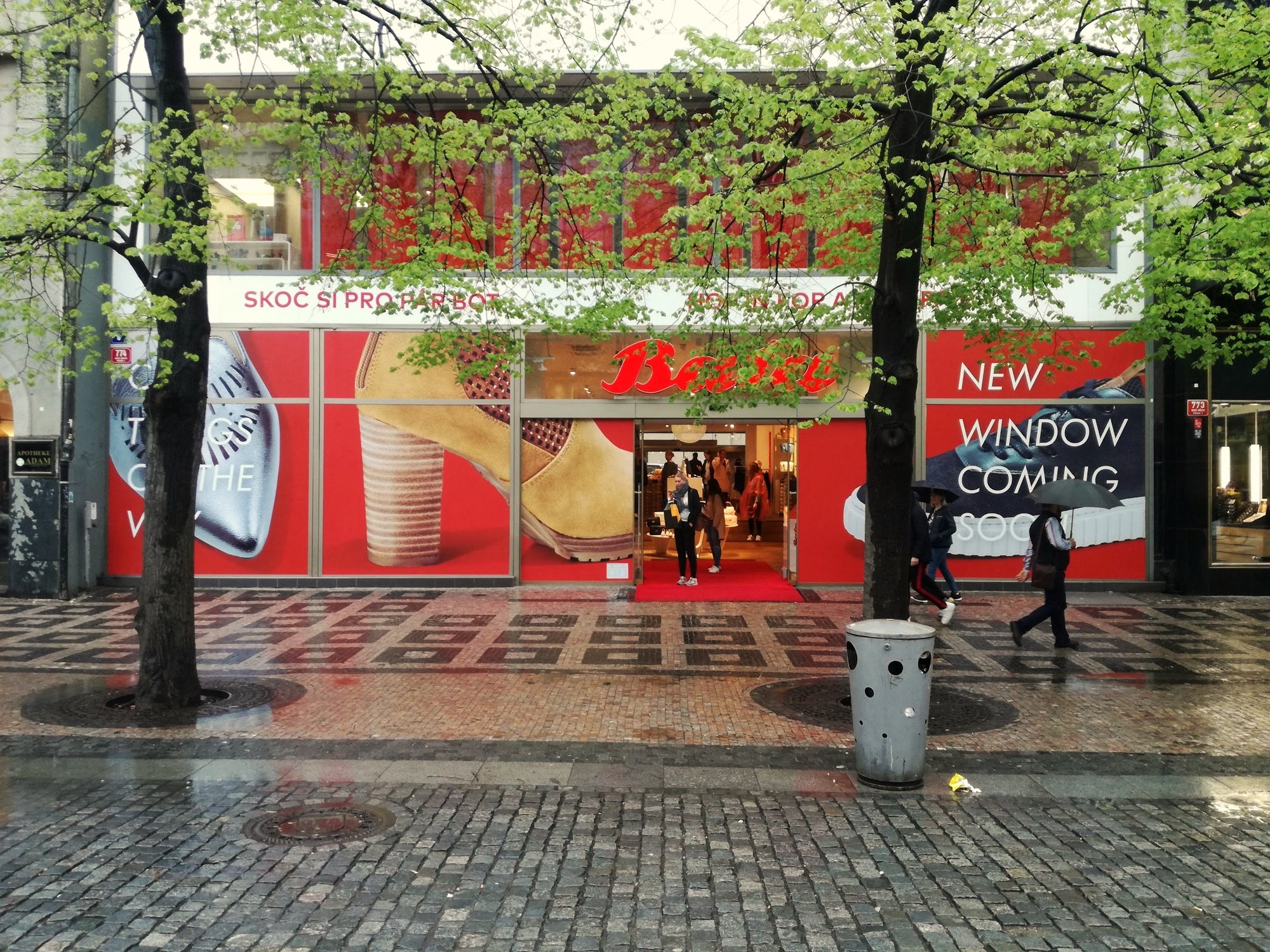 Baťa — Výlohy, interiér & kancelářský branding