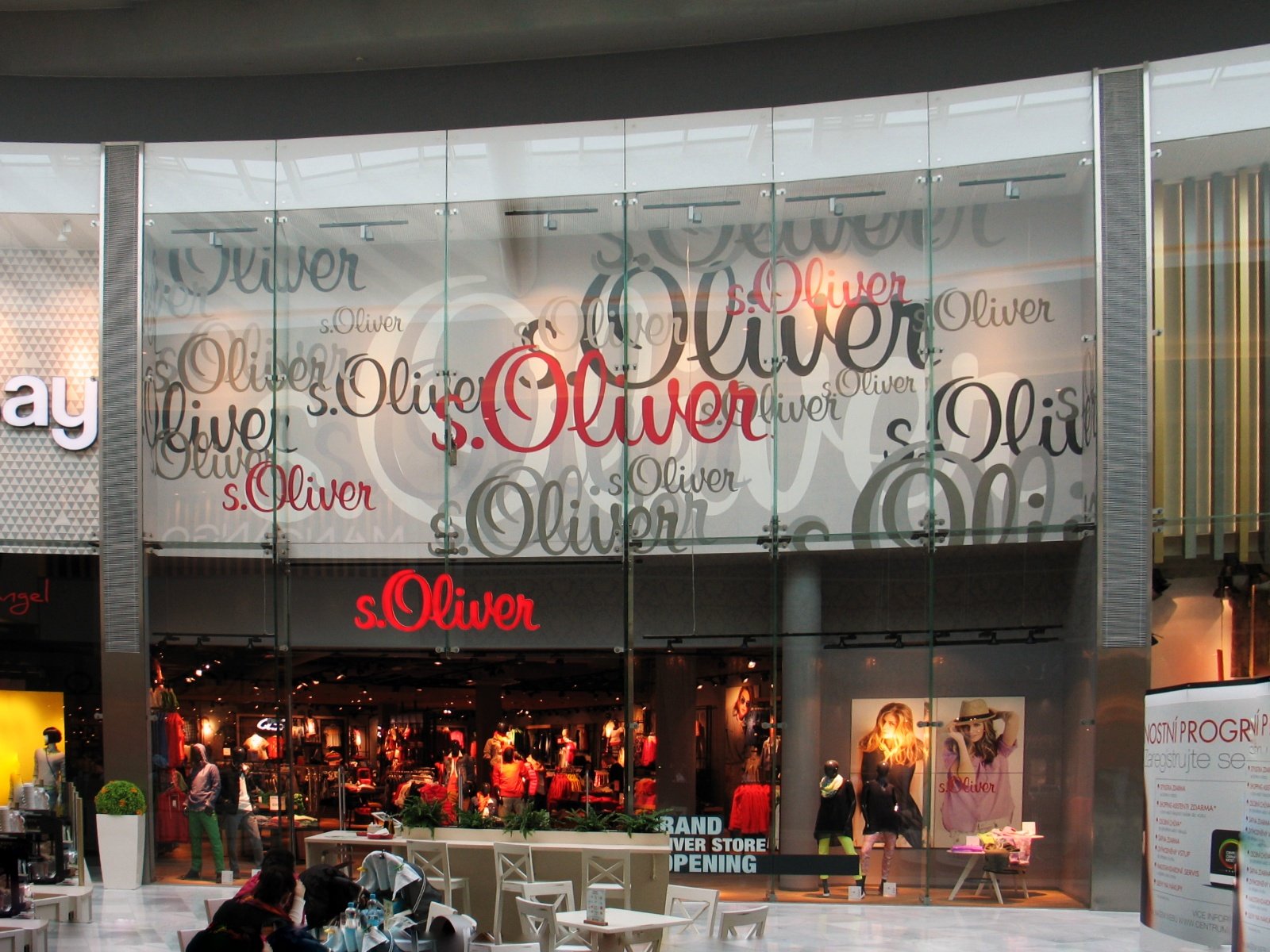 s.Oliver — Polep výloh & sezónní branding prodejen