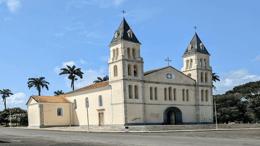 The Cathedral of São Tomé in the city centre