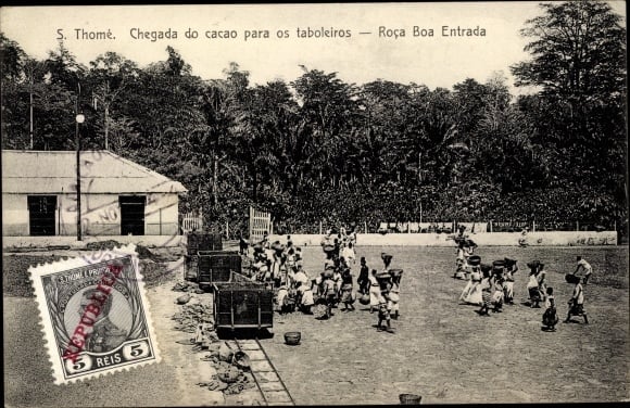 Workers carrying cacao to the drying boards at Roça Boa Entrada, São Tomé, early twentieth century