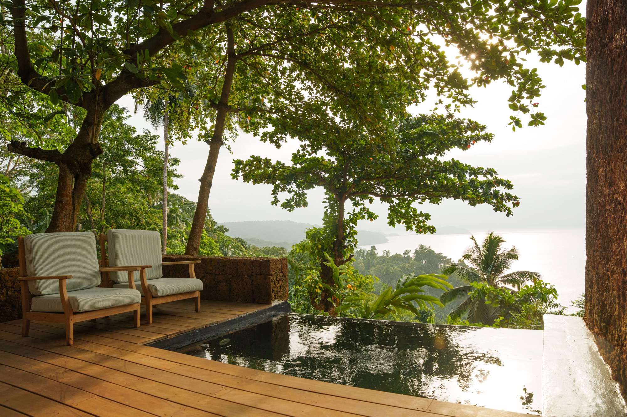 Plunge pool with ocean view on the terrace of a Plunge Pool Suite at Belo Monte