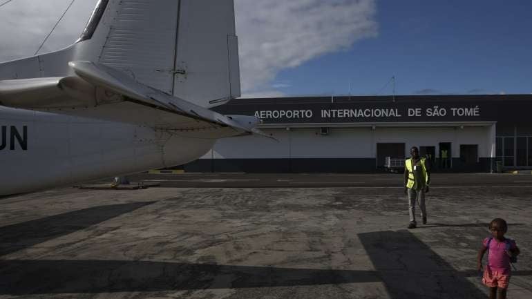 Ground crew on the tarmac at Aeroporto Internacional de São Tomé