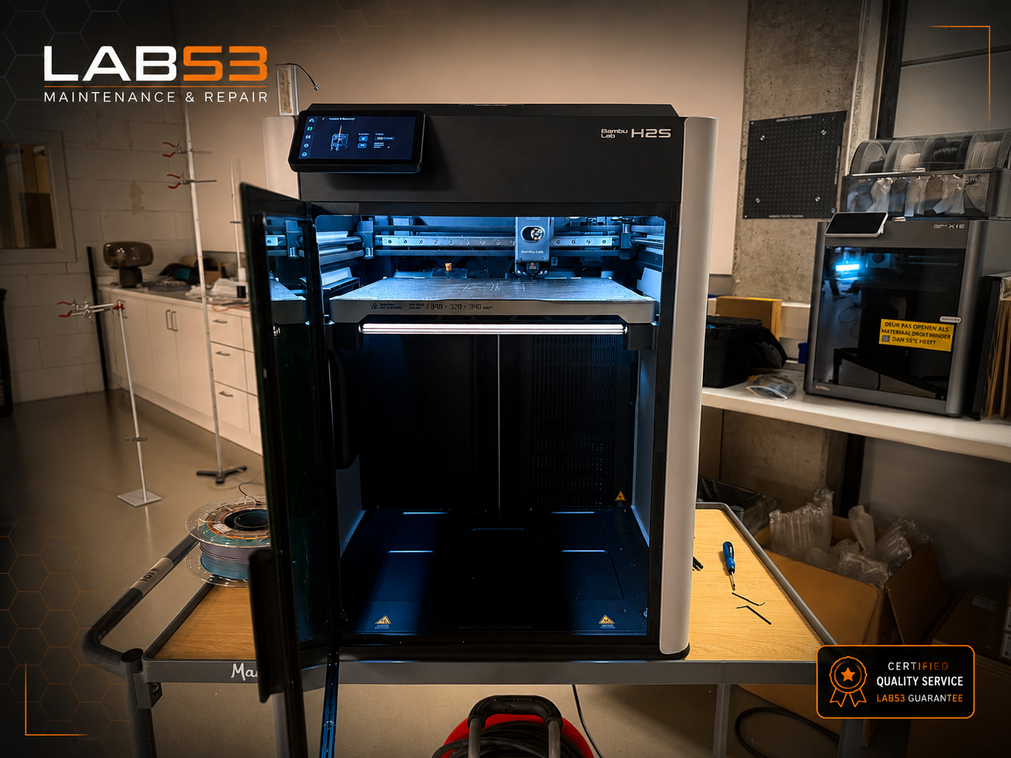 De herstelde Bambu Lab H2S draait weer op volle snelheid na kalibratie en testprint