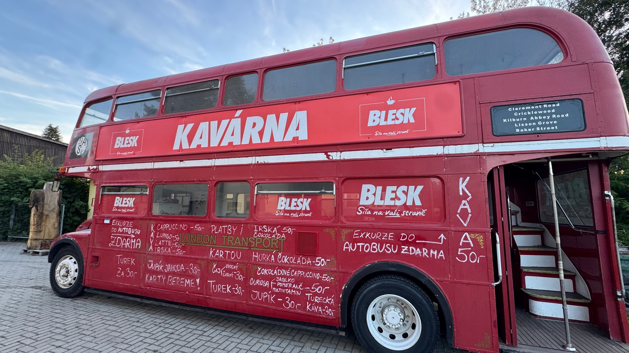 Doubledecker Caffé – kavárna v busu