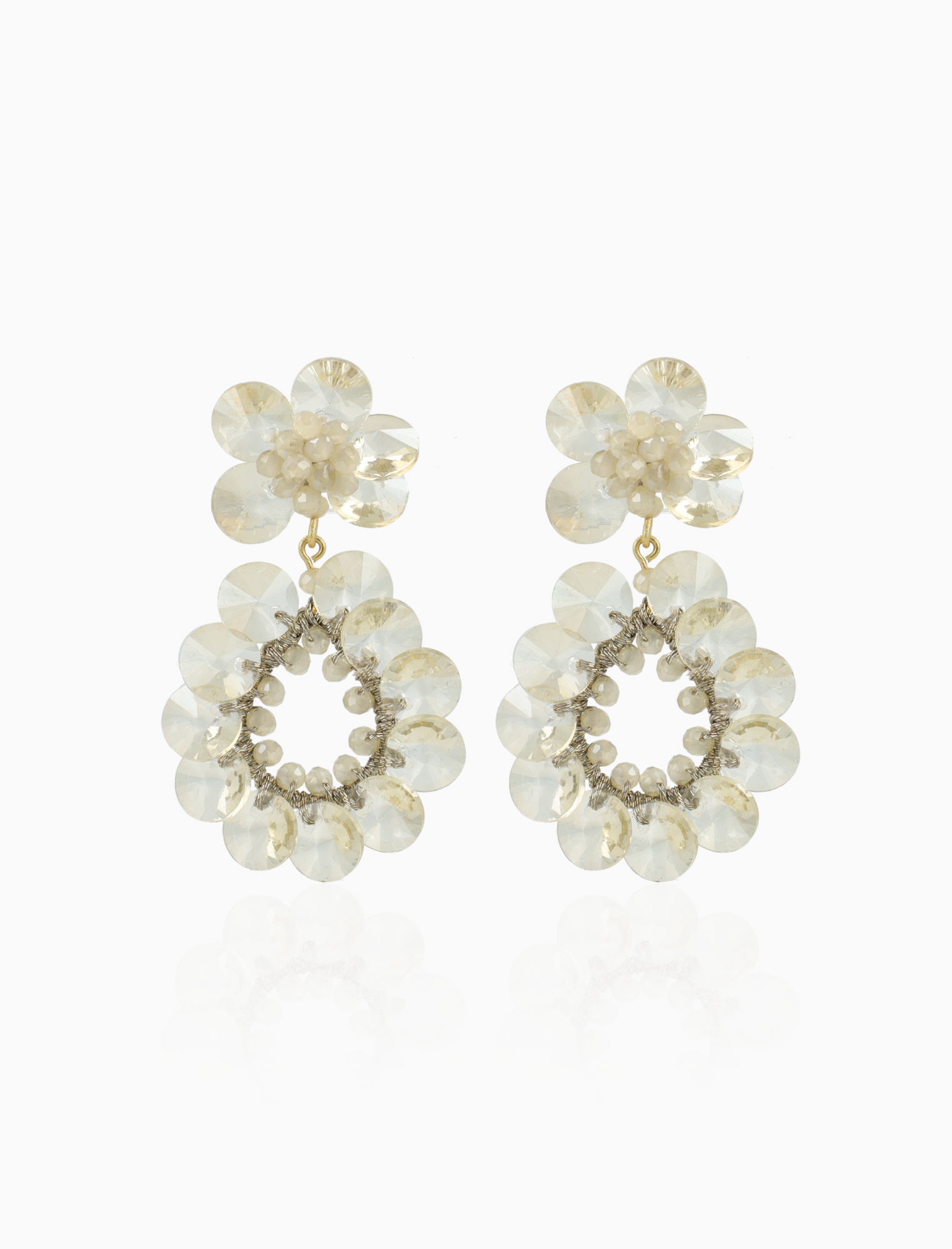 Apollo Flower Double Drop oorbellen – Warm beige