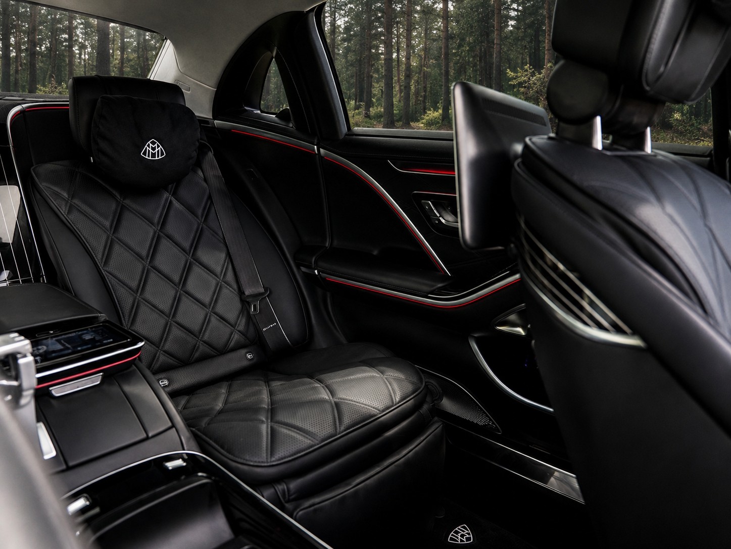 Mercedes-Maybach Z223 — interiér levý zadní sedadlo detail