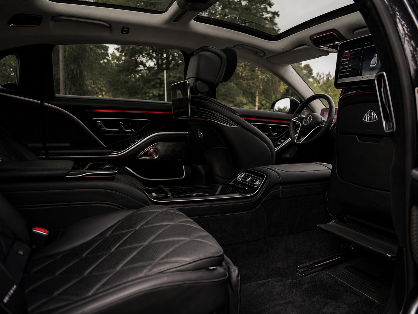 Mercedes-Maybach Z223 — interiér pravý zadní sedadlo detail
