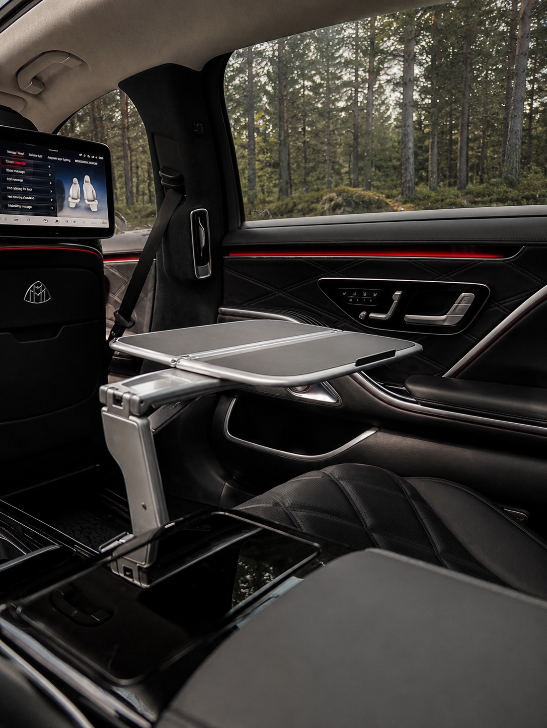 Mercedes-Maybach Z223 — interiér tablet stolek