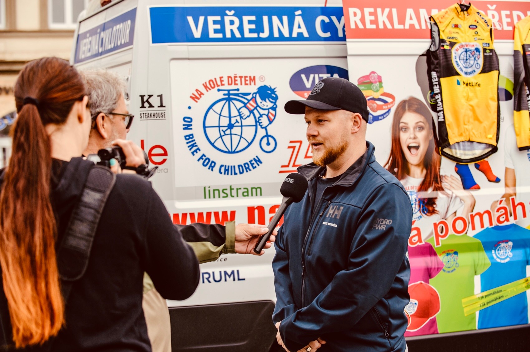Moderování programu na pódiu
