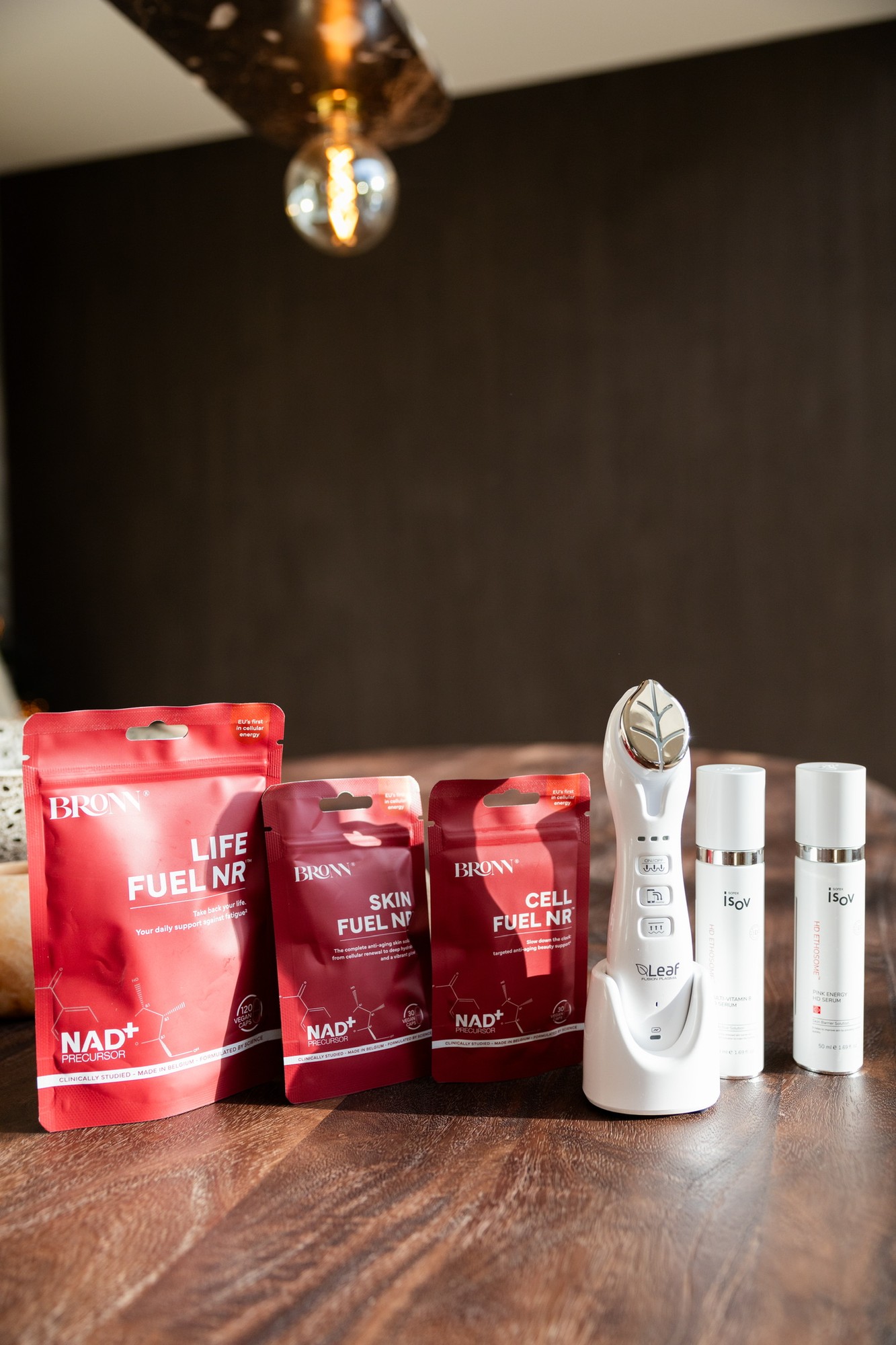 BRONN CELL FUEL en LIFE FUEL supplementen in de praktijkruimte van Tikaani Aesthetics