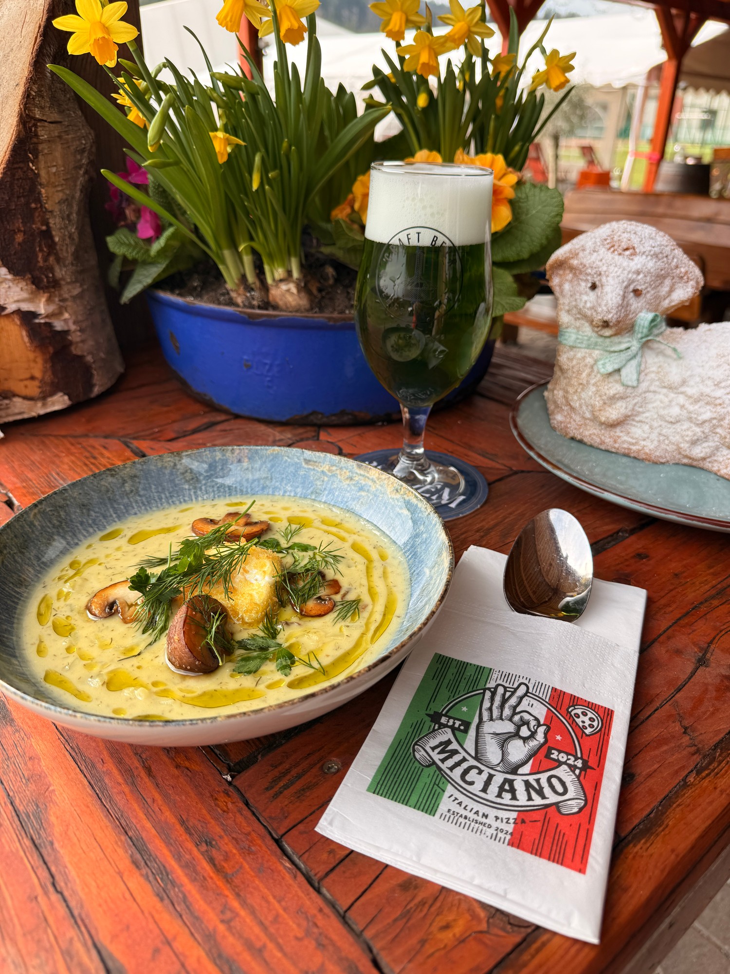 Krémová polévka s houbami a bylinkami, Bohém a beránek – Velikonoce v Miciano