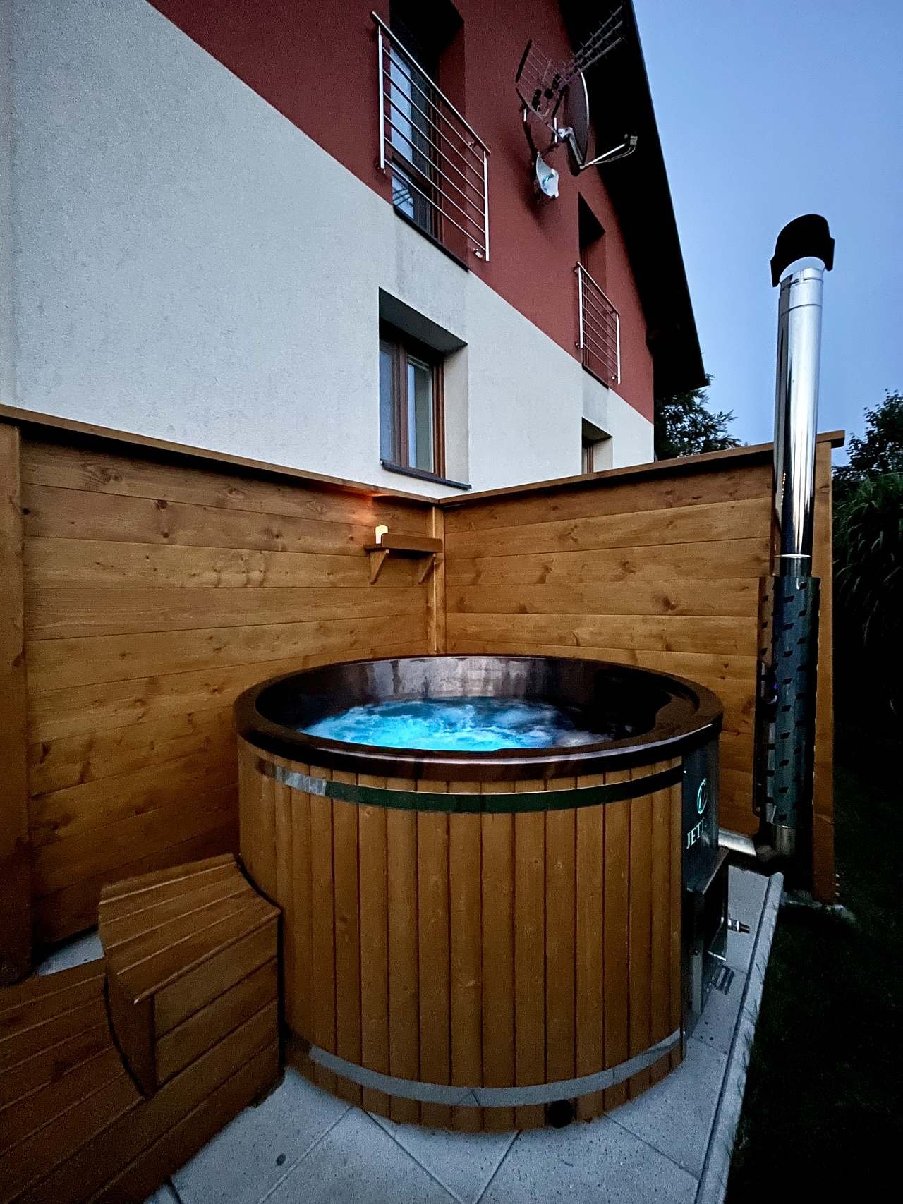 Vířivka s osvětlením – relax po tréninku