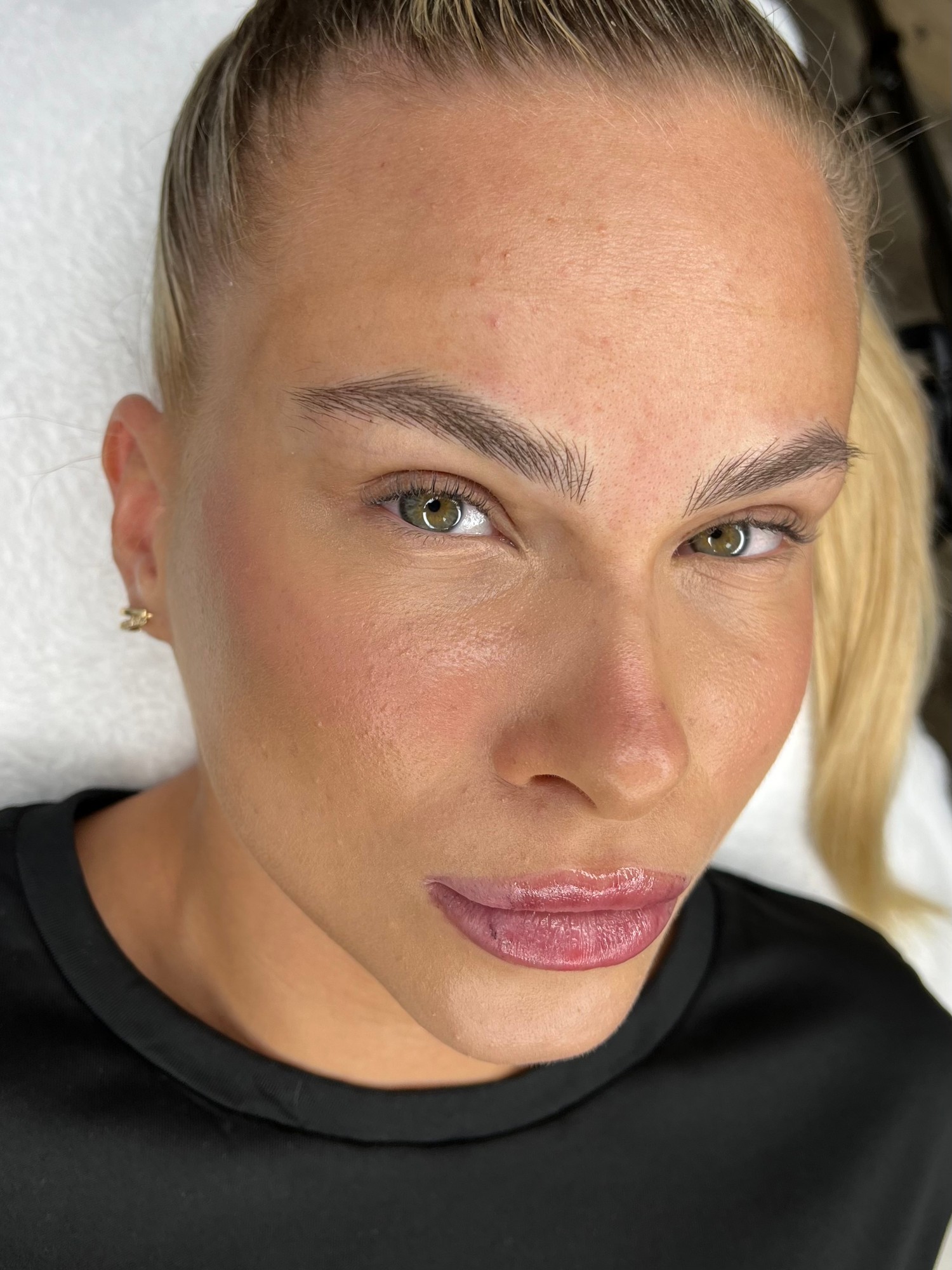 Microblading výsledek – blond zákaznice
