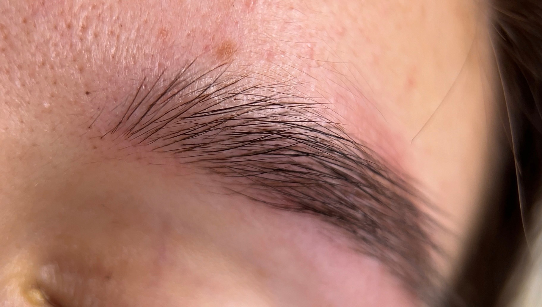 Microblading – detail chloupků