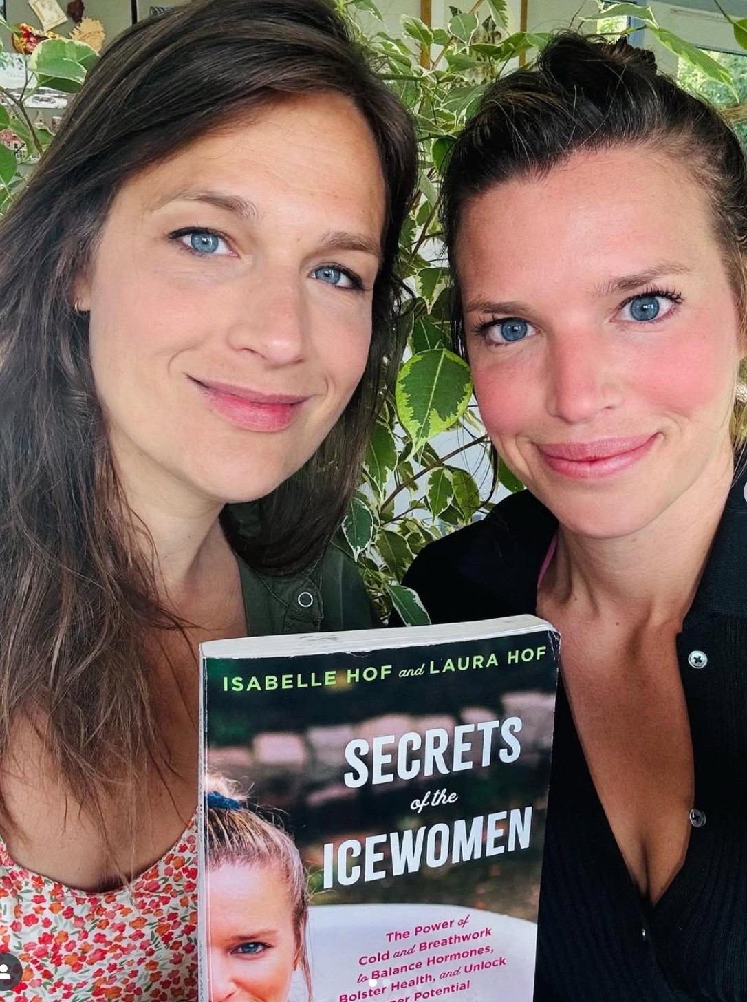 Isa a Laura Hof s knihou Ledové ženy