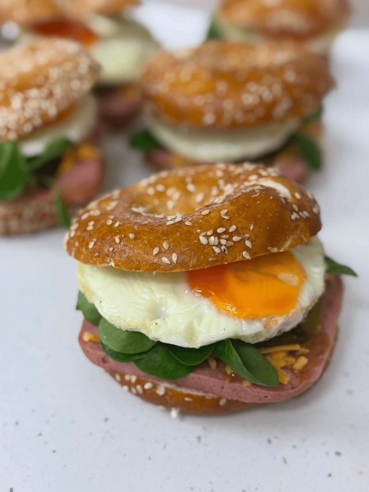 Bagel se šunkou a vejcem