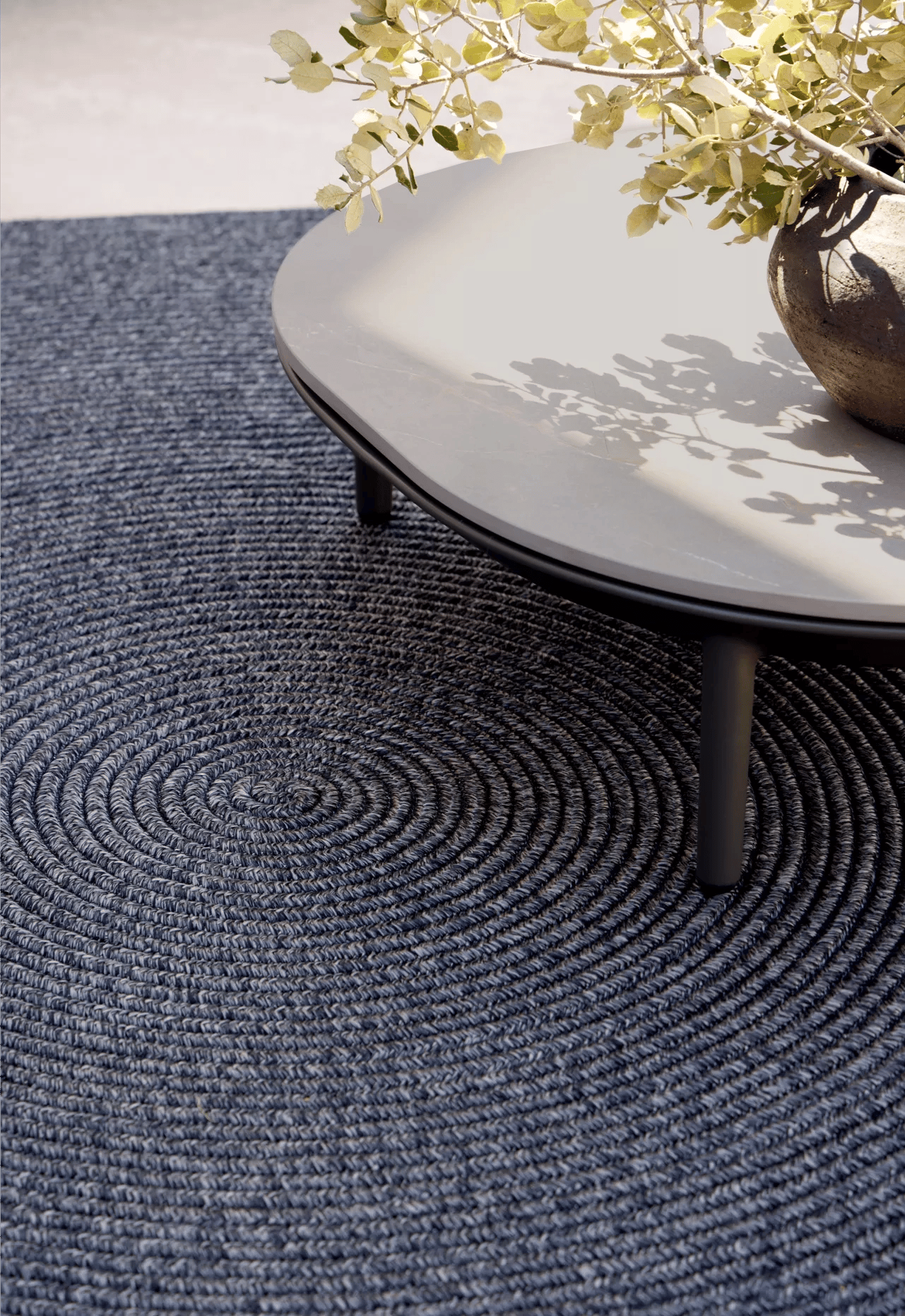 Naturtex Creta Curve -matto polypropeeni- ja kierrätysmateriaaleista kaarevalla muotoilulla