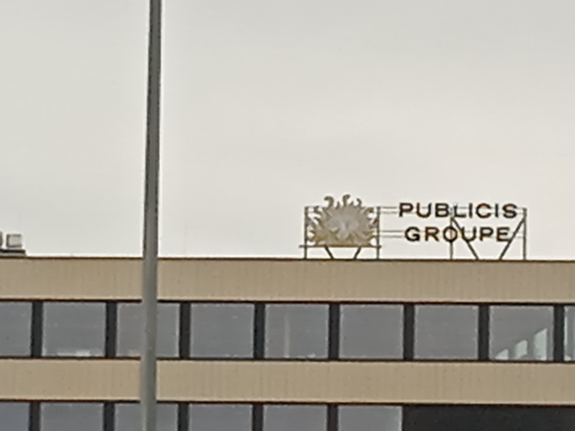 Světelný nápis Publicis