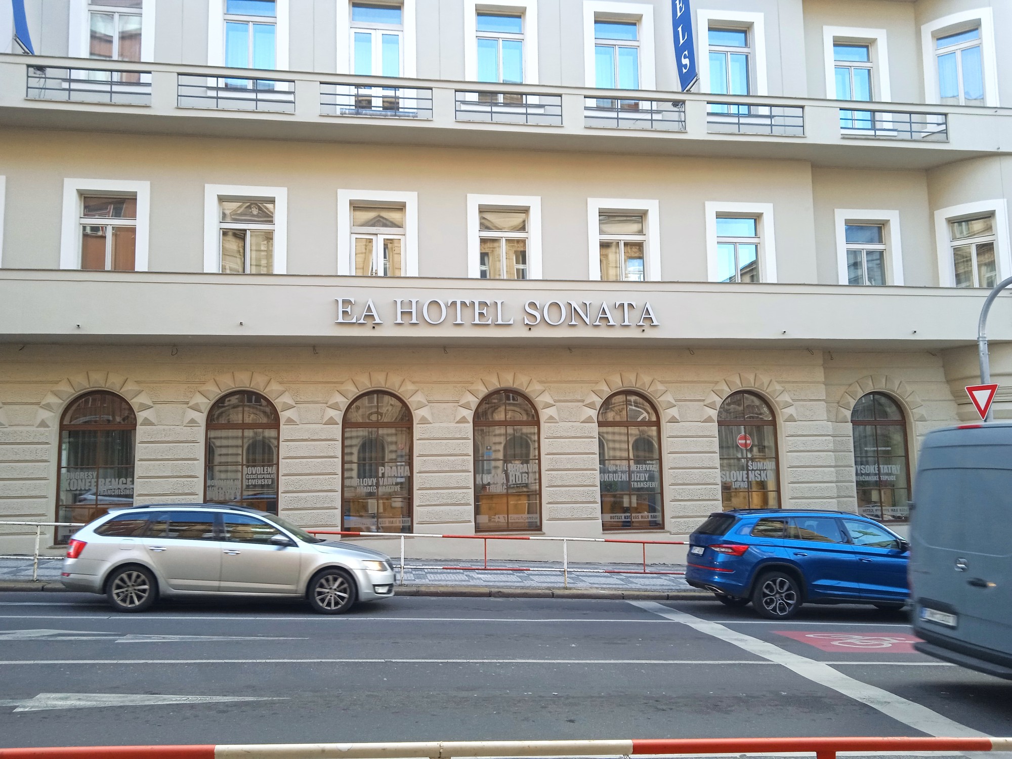 Světelná reklama Hotel Sonata