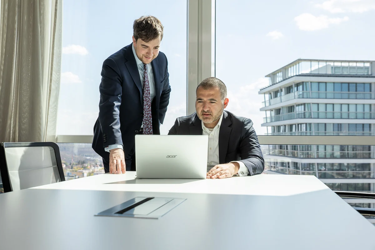 Avocats PEERS en consultation au bureau de Prague, City Tower