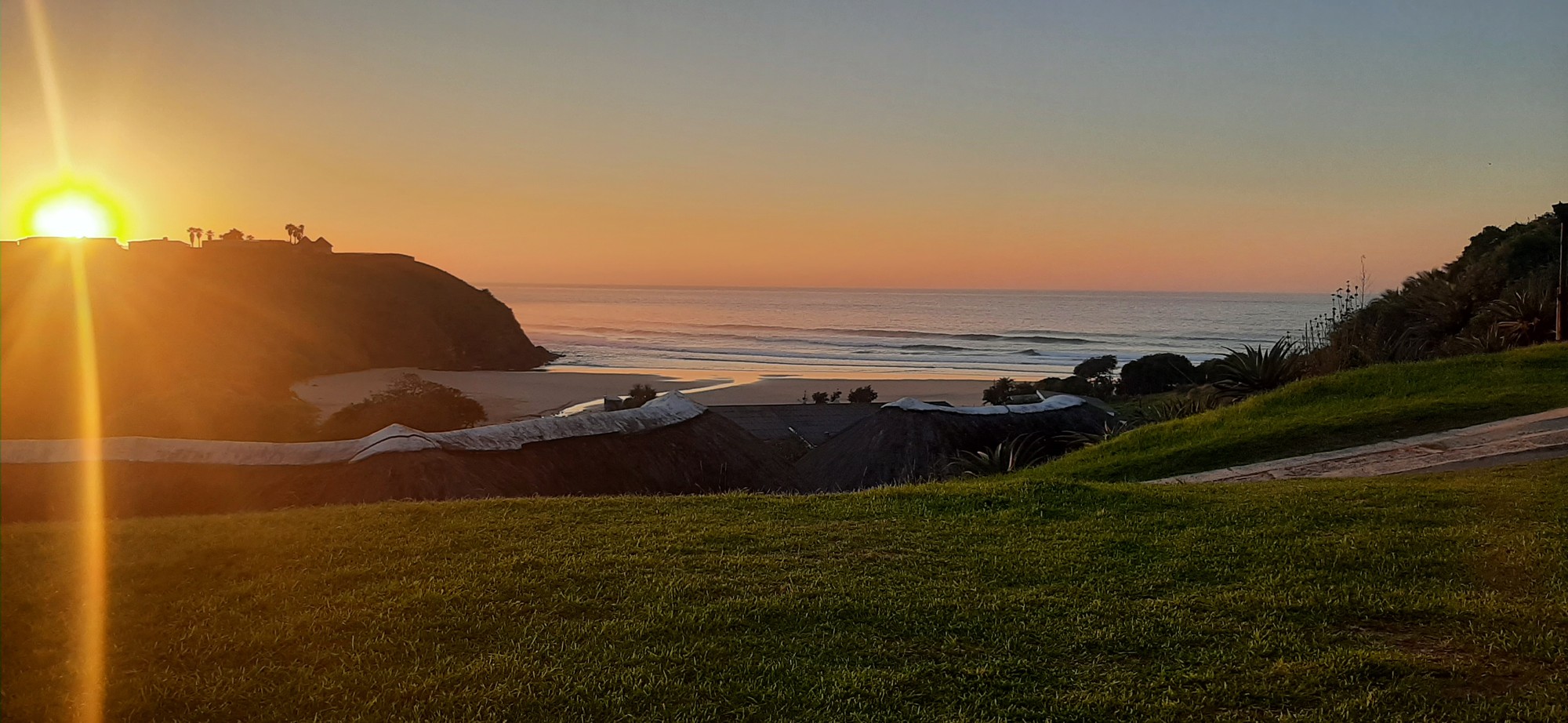 Sunrise over the iconic Hole in the Wall bay — the view everyone comes for