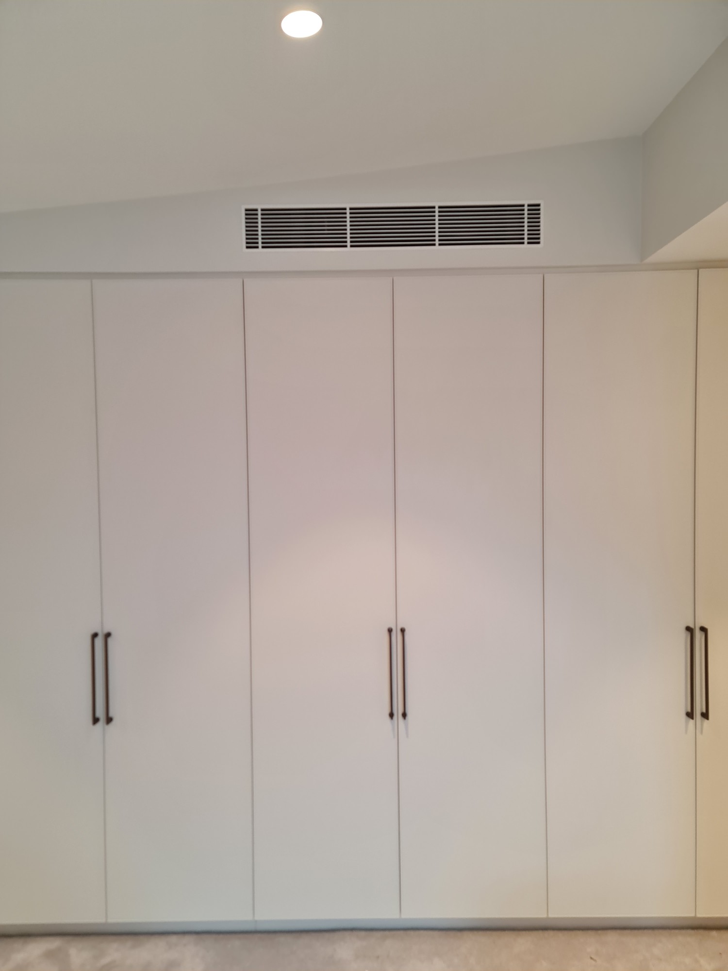 Linear bar grille floor-mounted installation