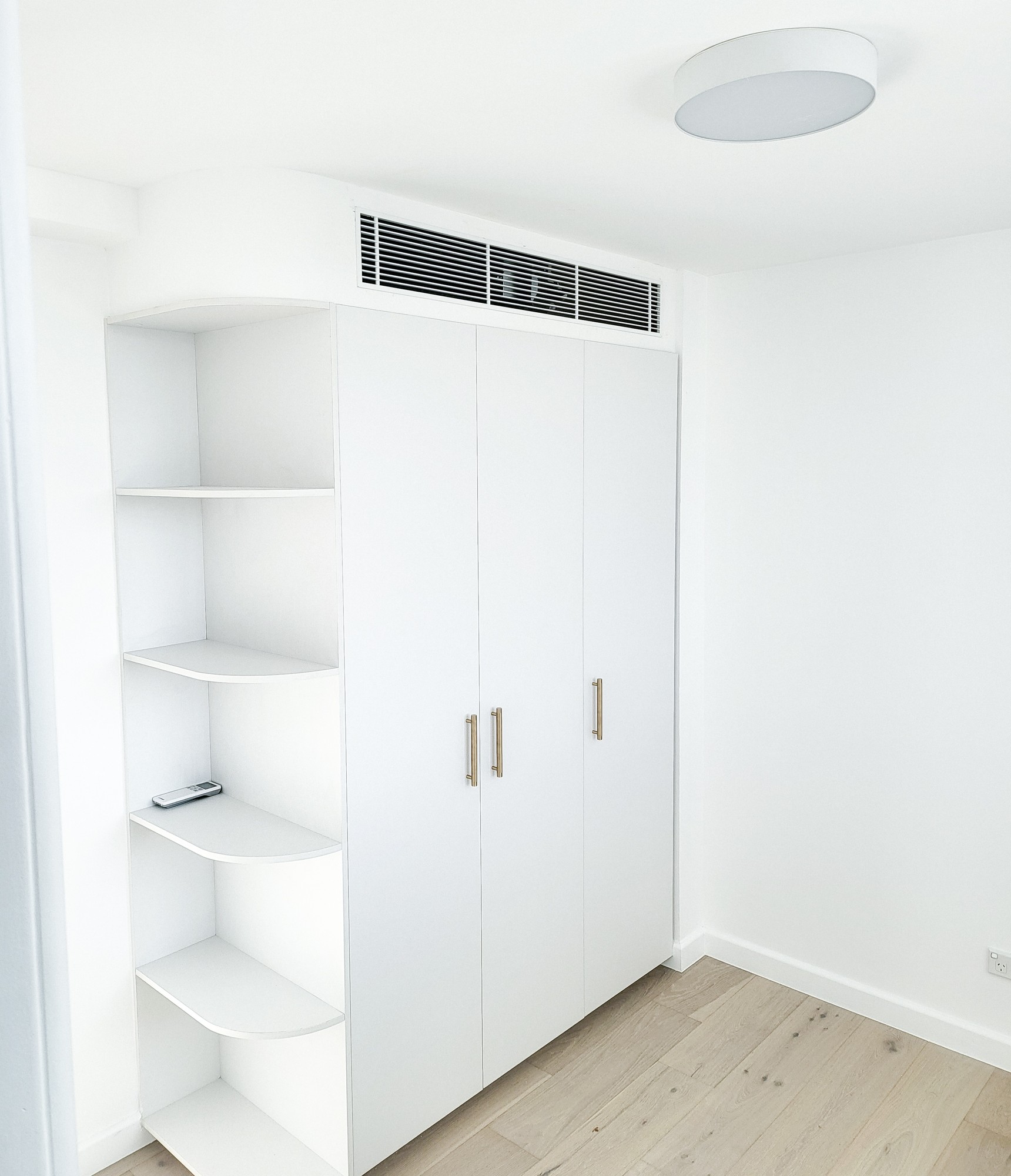 Linear bar grille perimeter heating application