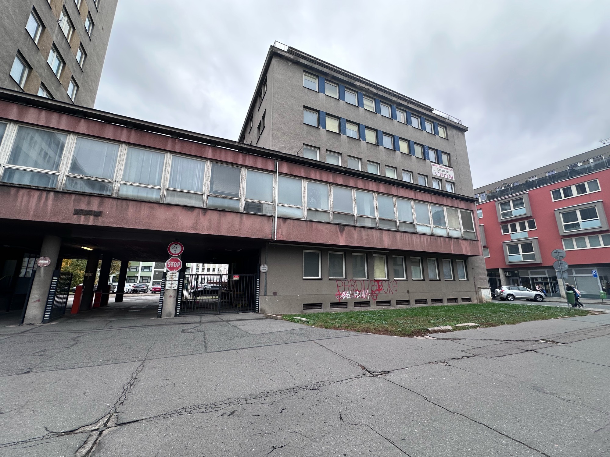 T-String Pardubice – náhled 1