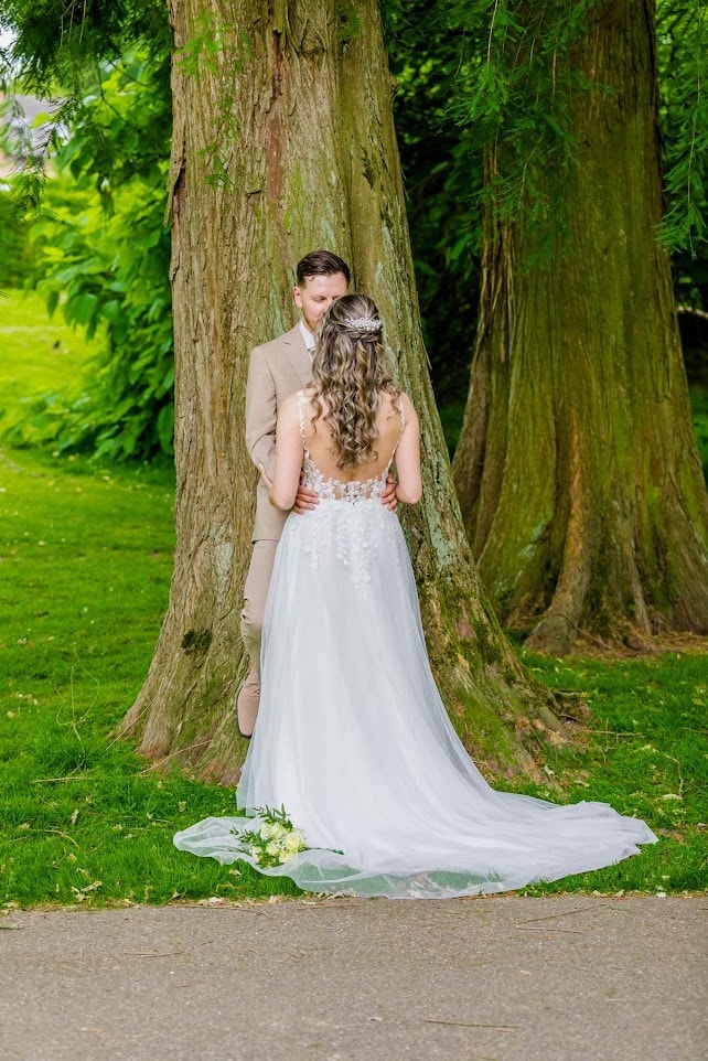 Bruid met een elegante bruidslook