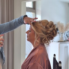 Bruid met een verzorgde bruidslook