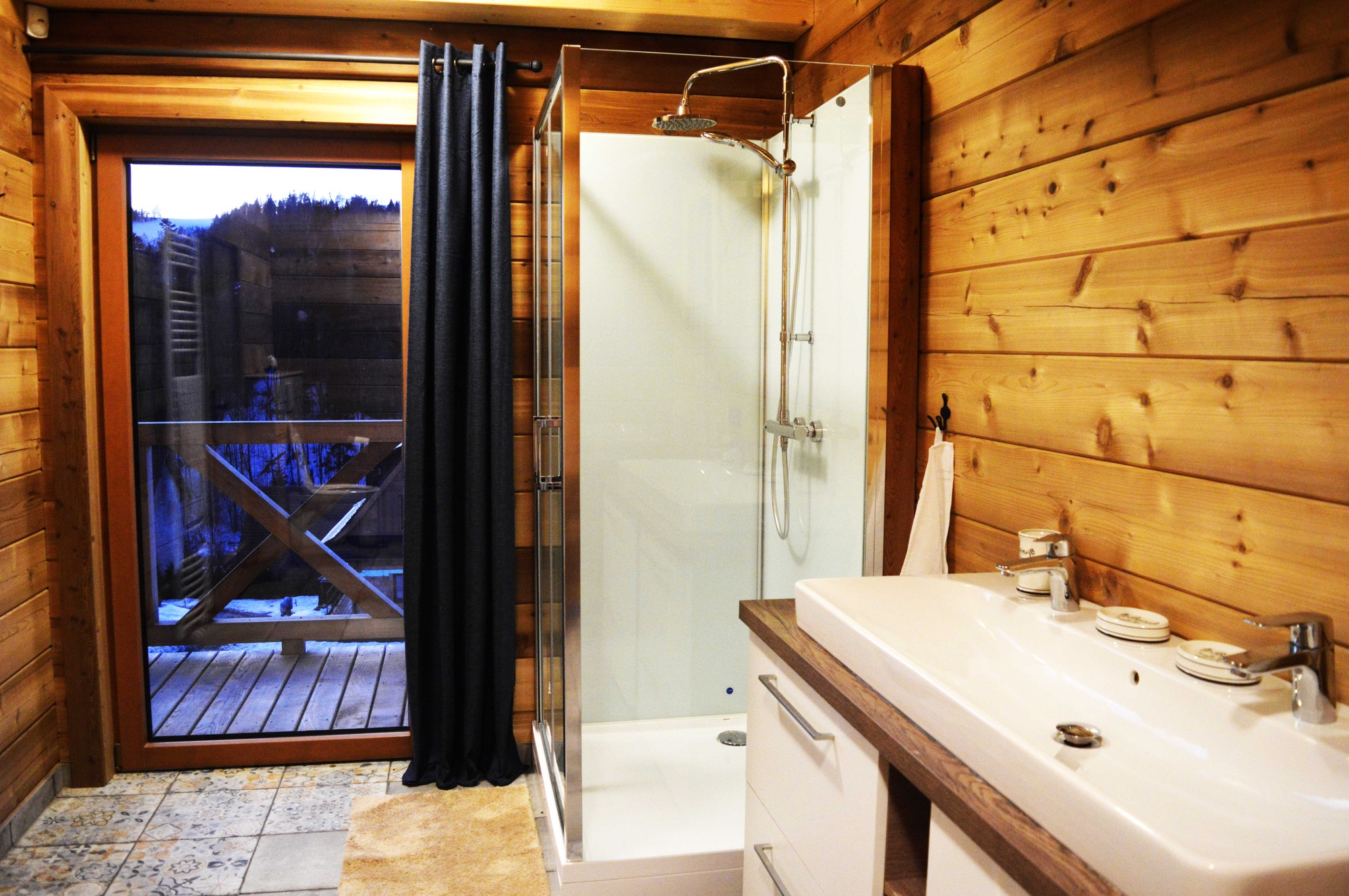 Koupelna s výhledem na hory