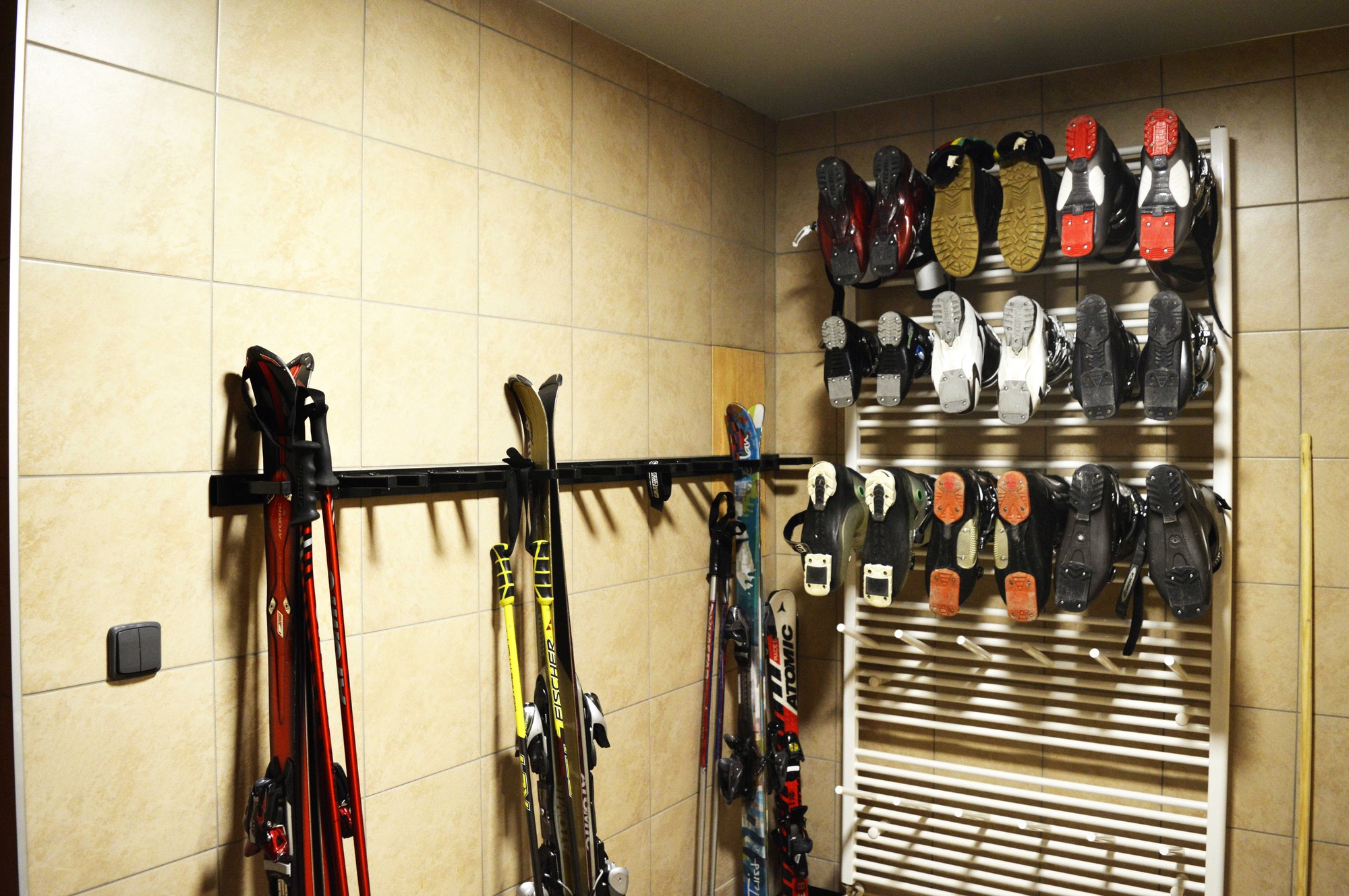 Lyžařská místnost s vybavením