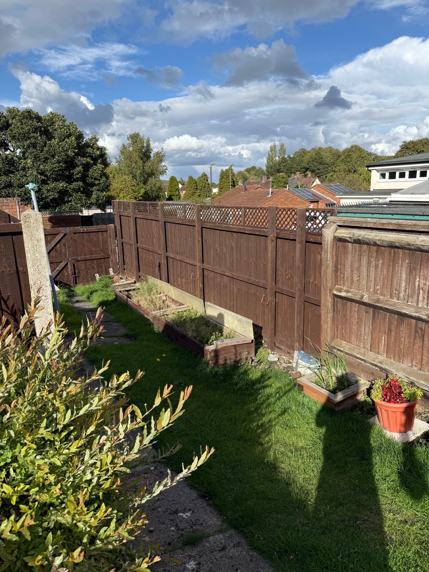 Tired, damaged fence panels before fencing repairs