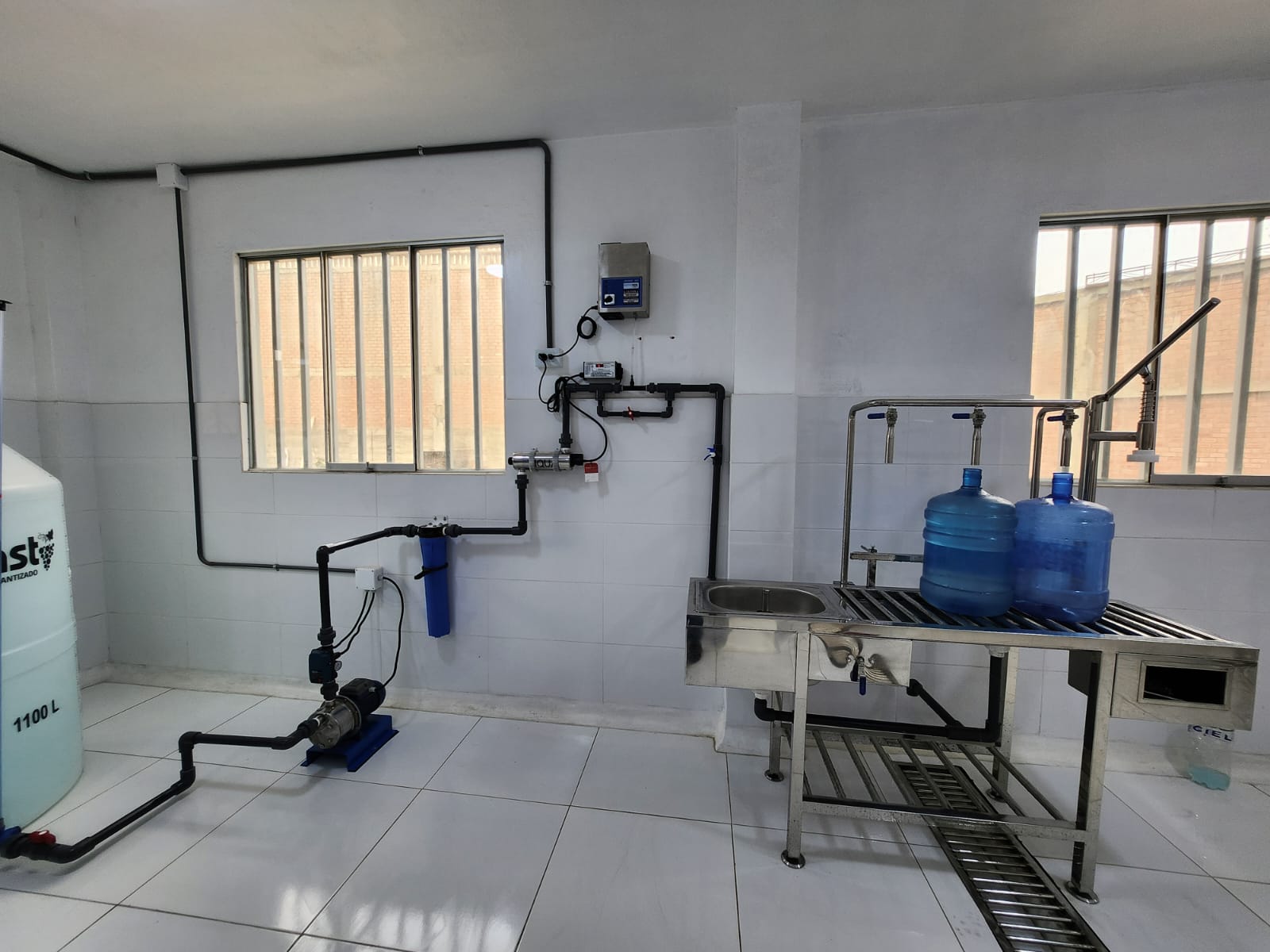 Estación de embotellado Akuarella — llenado de bidones