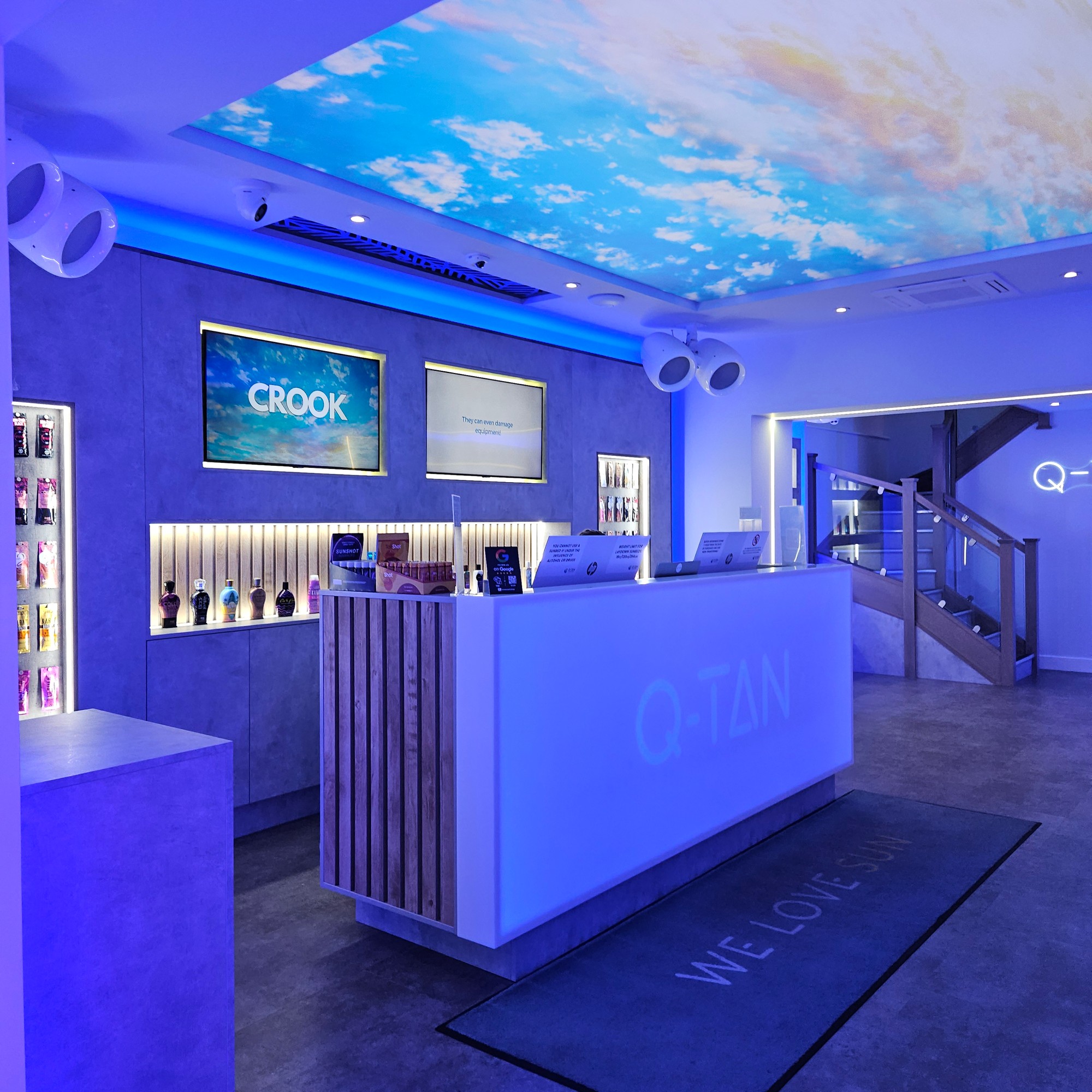 Q-TAN salon interior